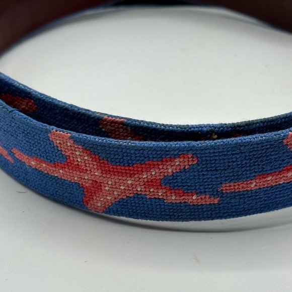 Smathers & Branson Women's Hand-stitched Needlepoint Starfish Cinch Belt - Picture 2 of 8